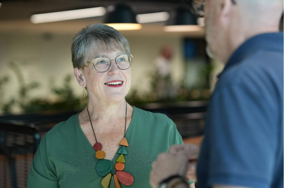 Leigh Mazzer – Melbourne Marriage Celebrant